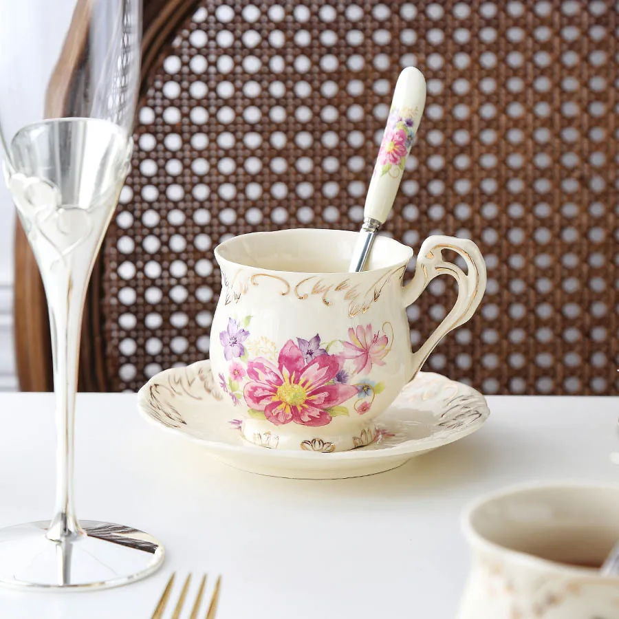 MUZITY, европейский стиль, керамическая чайная чашка и блюдце, фарфоровая кофейная чашка с нержавеющей ложкой, дизайн розы - Цвет: LUCKY(1 set)