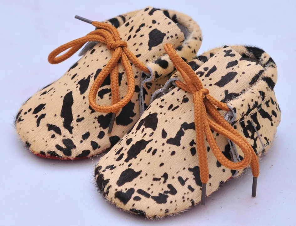 20 цветов Новинка натуральная кожа детские Мокасины Обувь На Шнуровке леопардовая красная подошва детская обувь для новорожденных первые