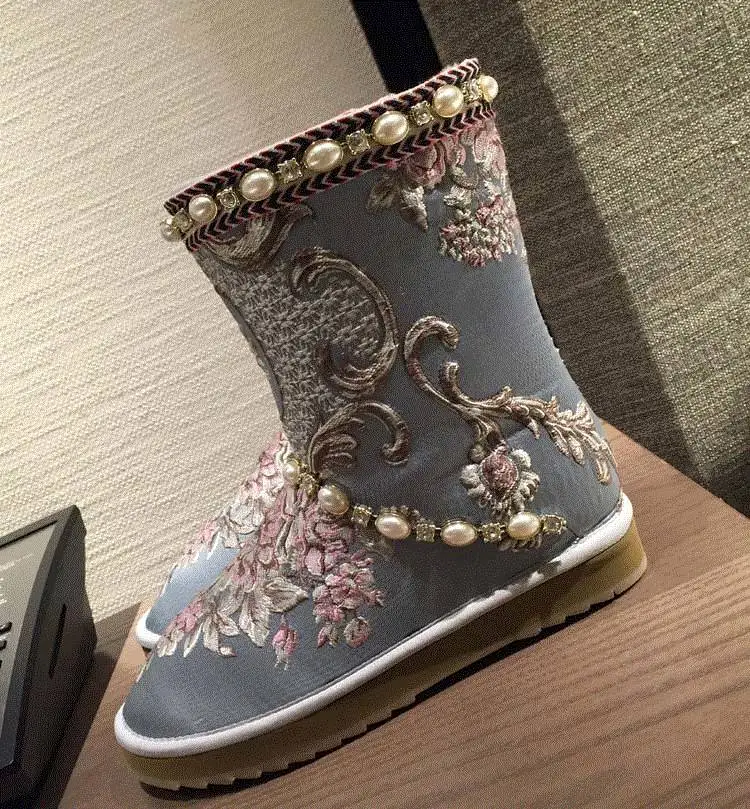 

2018 Winter Newest Snow Boots for Woman Round Toe Crystal Embellished Flower Embroidery Mid-calf Warm Boots Flat Shoe