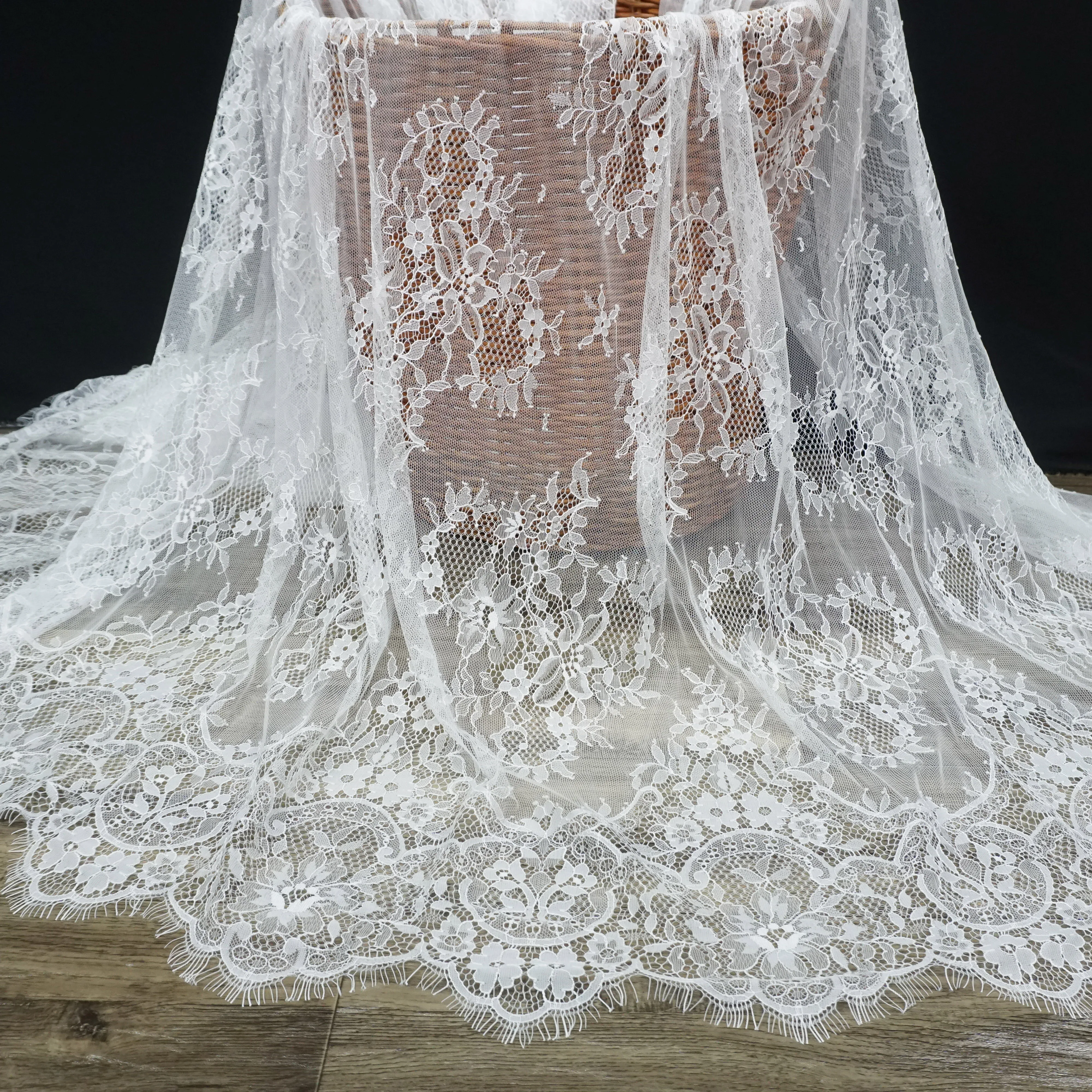 Тонкое дамское платье кружево своими руками ткань 3 метра/шт французские кружева с ресничками платье ткани белый и черный заводская цена