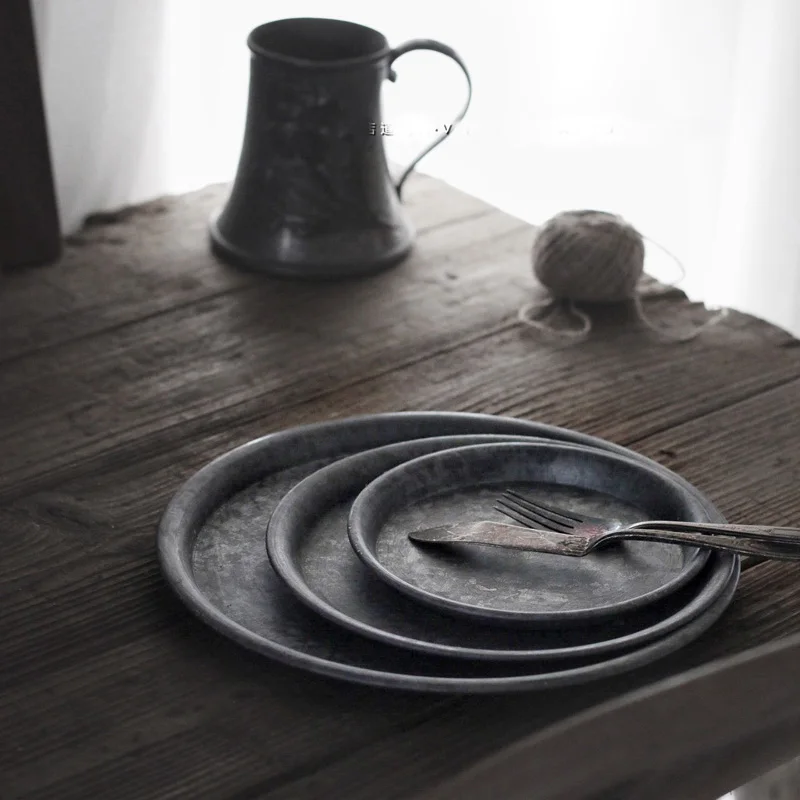 Handcrafted Metal Serving Trays Antique Round Wrought Iron Storage Tray Dessert Fruit Cake Bread Plate Home Kitchen Decoration storage tray wooden serving tray kitchen tray