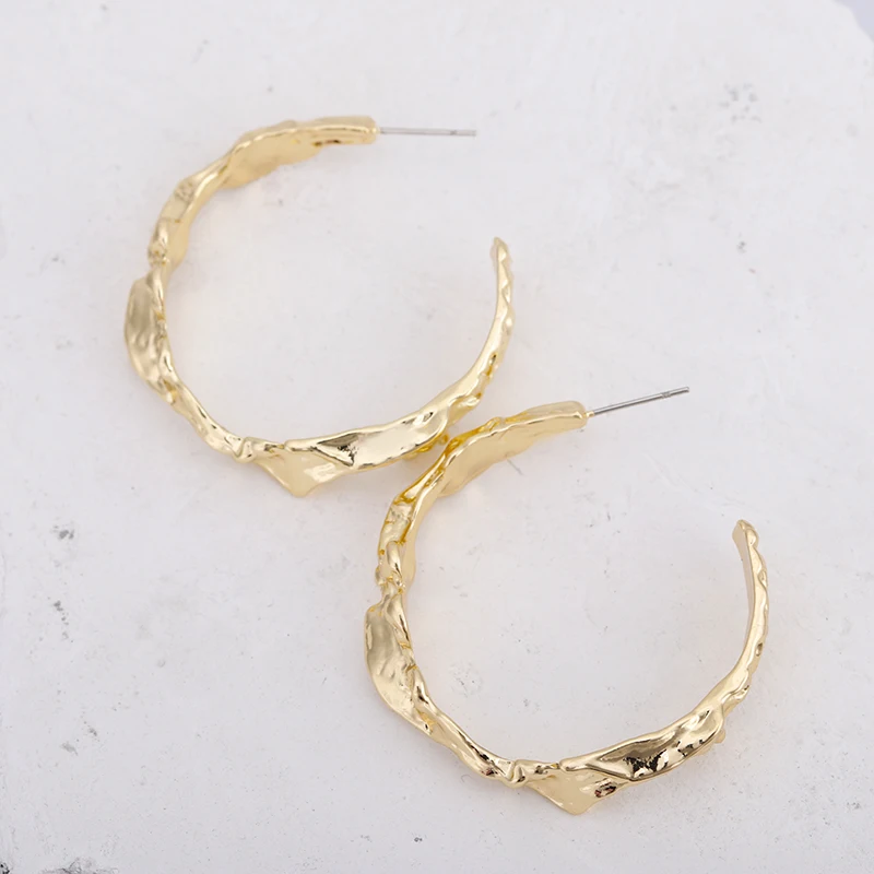 Новые модные серьги обруча для женщин девушек золотистого цвета скрученный минималистичный большой круг серьги необычные трендовые серьги-кольца подарок