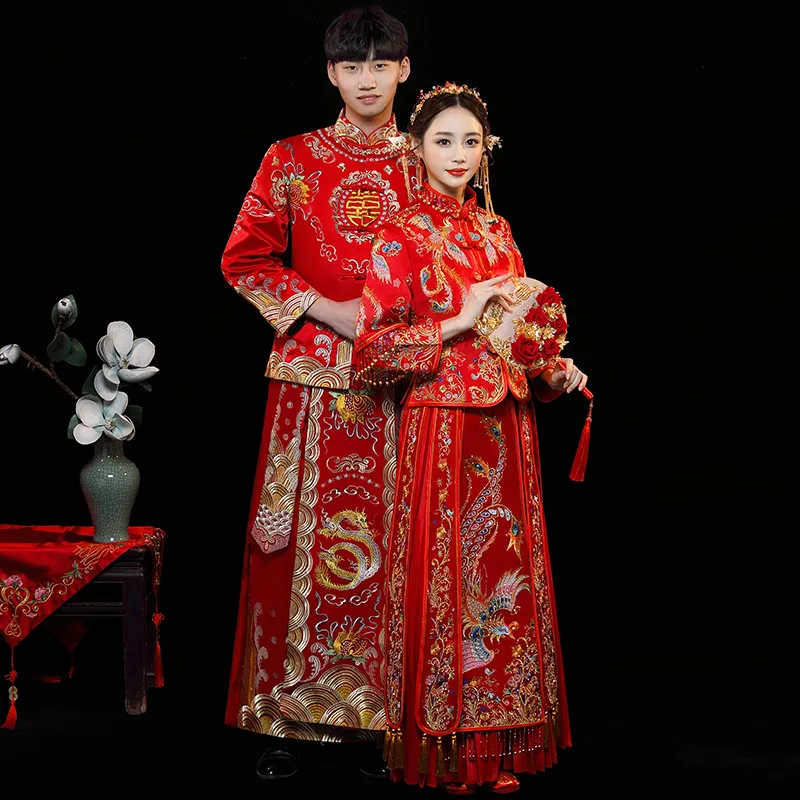 Chinese traditional Bride clothing pratensis style wedding dress female dragon gown slim cheongsam couple red evening gown robe
Chinese traditional Bride clothing pratensis style wedding dress female dragon gown slim cheongsam couple red evening gown robe
