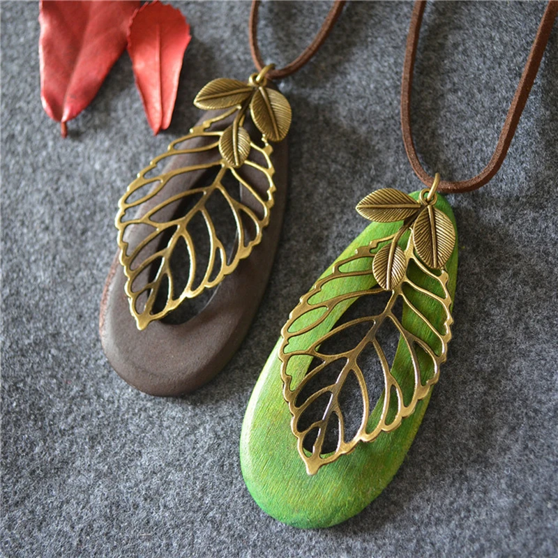 8SEASONS Fashion Jewelry Wood Oval Brown Green Pendants Metal Bronze