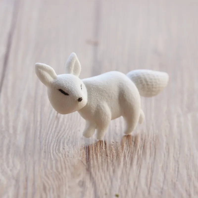

Jingdezhen Original Designer Pure handmade Ceramic Arctic Fox Collar Pin Brooch Fashion Ornaments Badge jewelry accessories