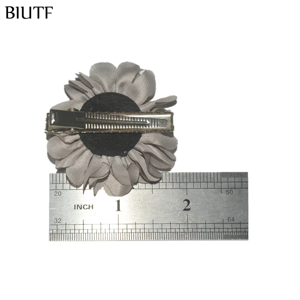 25 шт./лот 4,5 см Прекрасный Цветок из полиэфирной ткани с центром/без зажима, головной убор для девочек, аксессуары TH233
