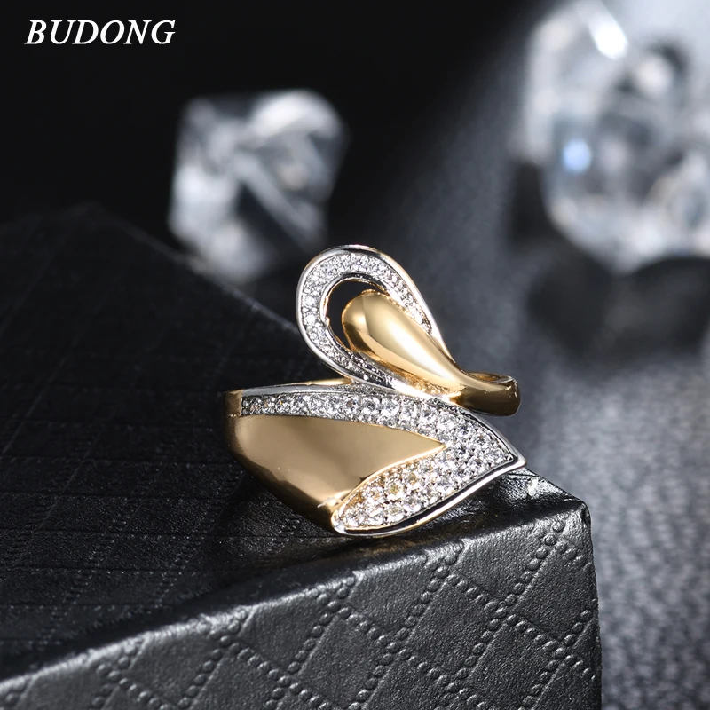 

BUDONG Hot Classic Engagement Rings Gold Color Cubic Zirconia Wedding Ring Jewelry Anel Engagement Women Trendy Jewelry XUR658