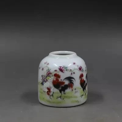 Старинный фарфор промытый в небольшой воде с розовыми узорами петуха Китайской
