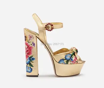 

2019 Fashion Lady Wedding Shoes Floral Print Sandals Ankle Strap High Heels Peep Toe Platform Sandals Party Heels women