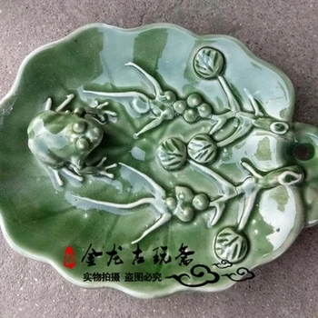 

Antique porcelain green glaze lotus leaf frog creative ashtray