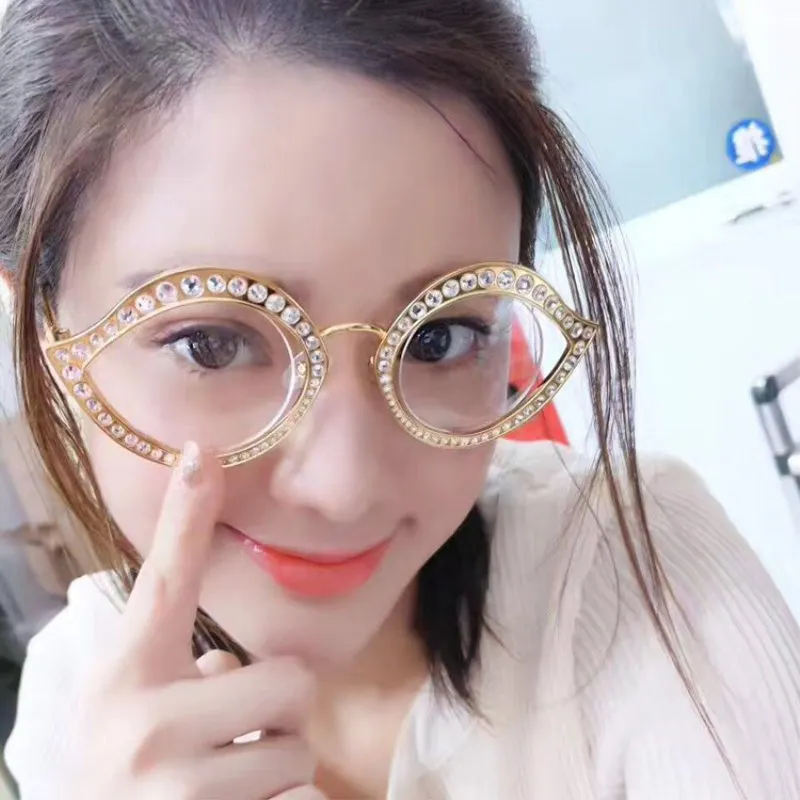 2017 newest Diamond unique lip shape Sunglasses Women Cat Eye Sunglasses Shades Brand Designer female Vintage Sun glasses UV400