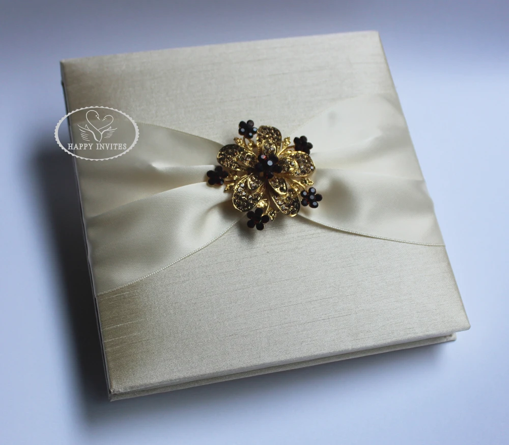 HI2019-27 Hot Sale Beige Silk Box with Brooch   More Colors Available