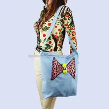 2-использование Винтаж хмонг из джинсовой ткани в богемном стиле hobo tote Сумка Вышивка Сумки Большая корзина Открытое плечо дорожные сумки pom Шарм 1019