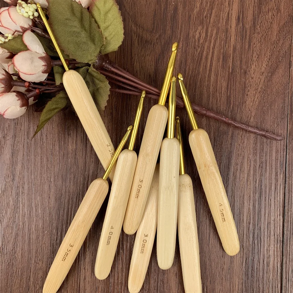 

Free Shipping Bamboo Handle steel crochet hooks 8 pcs/set size 2.5-6 mm crafts of handmade for knitting DIY needlework