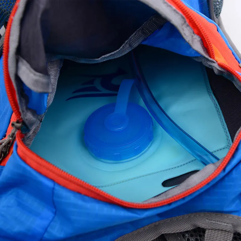 outdoor sports mountaineering camping adventure travel cycling backpack waterproof Thin and light can placed water bag helmet