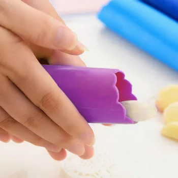 

1 Pcs Silicone Garlic Peeler New Creative Practical Utility Kitchen Gadgets Garlic Stripper Peeling Peeler Tube Press Gadget