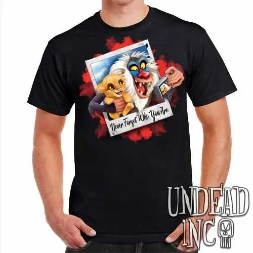 

The Lion King Simba And Rafiki Selfie - "Never Forget"- Mens T Shirt