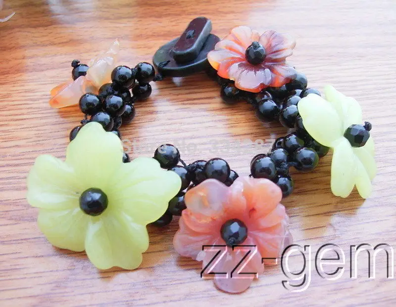 

Onyx&Carnelian Flower Bracelet