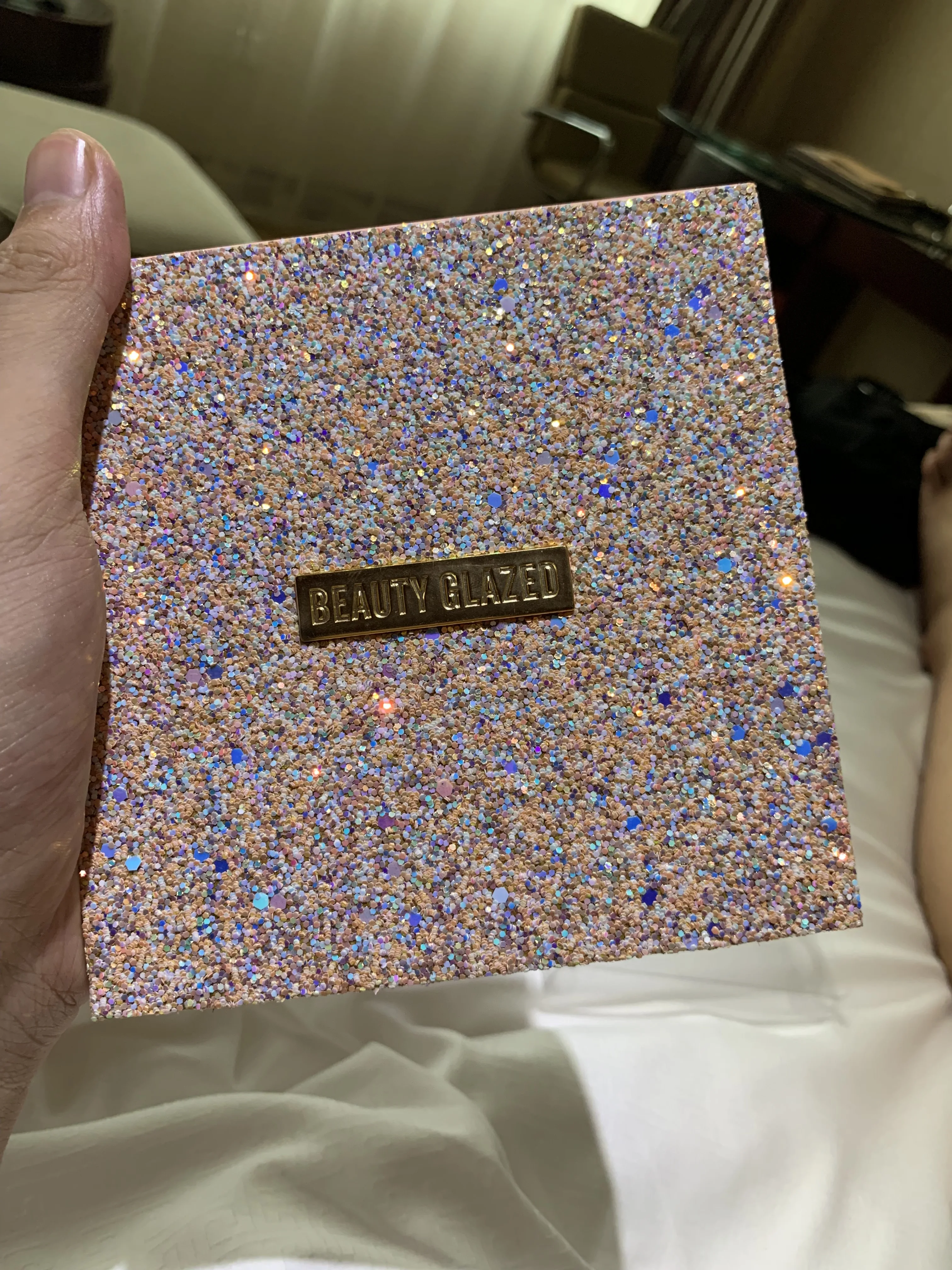 Палетка теней Beauty Glazed для макияжа глаз тени нюдовые блестящие ве палетка