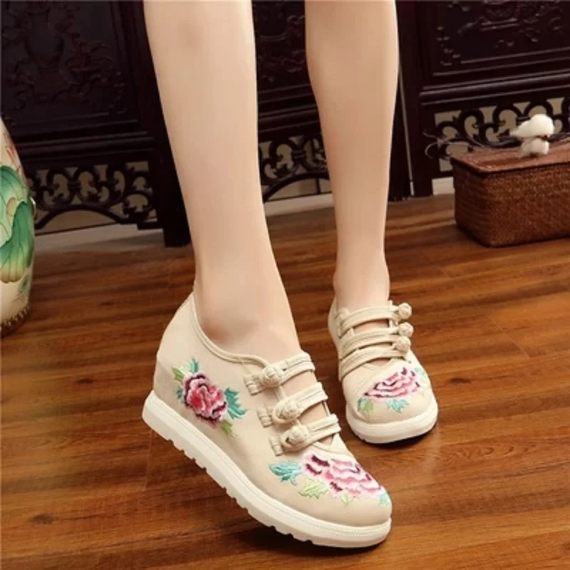 

2018 spring and summer Chinese embroidery high heels Old Beijing cloth shoes Hanbang leisure women's singles shoes