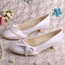 Wedopus Оптовые Женщины Насосы Низком Каблуке Круглый Toe White Satin Свадебная Обувь Бабочкой