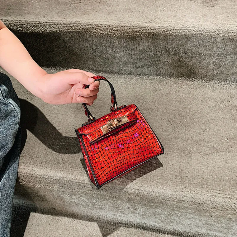 

Children Shoulder Bags PU Chains Sequined Fashion Girls Mini Lock Handbags 2019 Famous Brand Designer Small Flap Cross Body Bags
