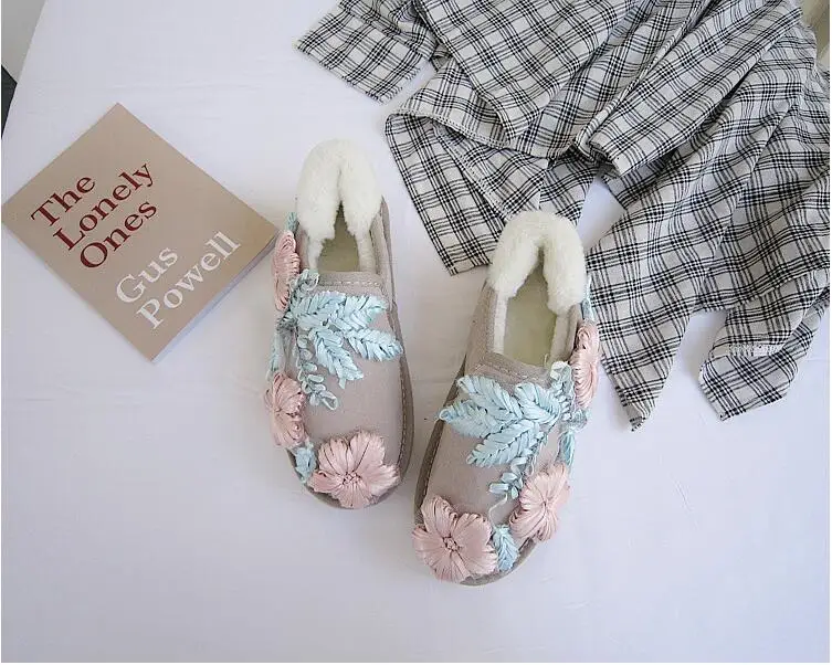

Flowers Japanese women's boots round head autumn and winter new Korean version of the college wind peas shoes snow boots