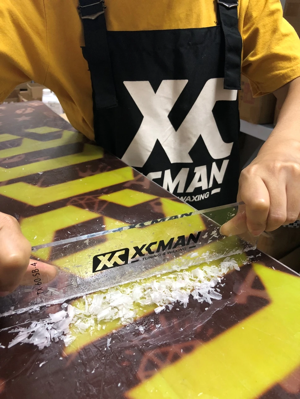 XCMAN Freeride Ski & Snowboard Base Wax Plastic Scraper 4mm Thick Corner Notch Edge Cleaning 2piece snowboard tuning kit ski snowboard tuning kit