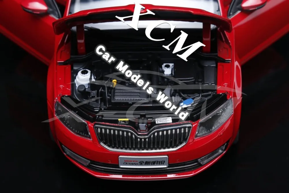 Литая под давлением модель автомобиля для новой Octavia 1:18 (красный) + маленький