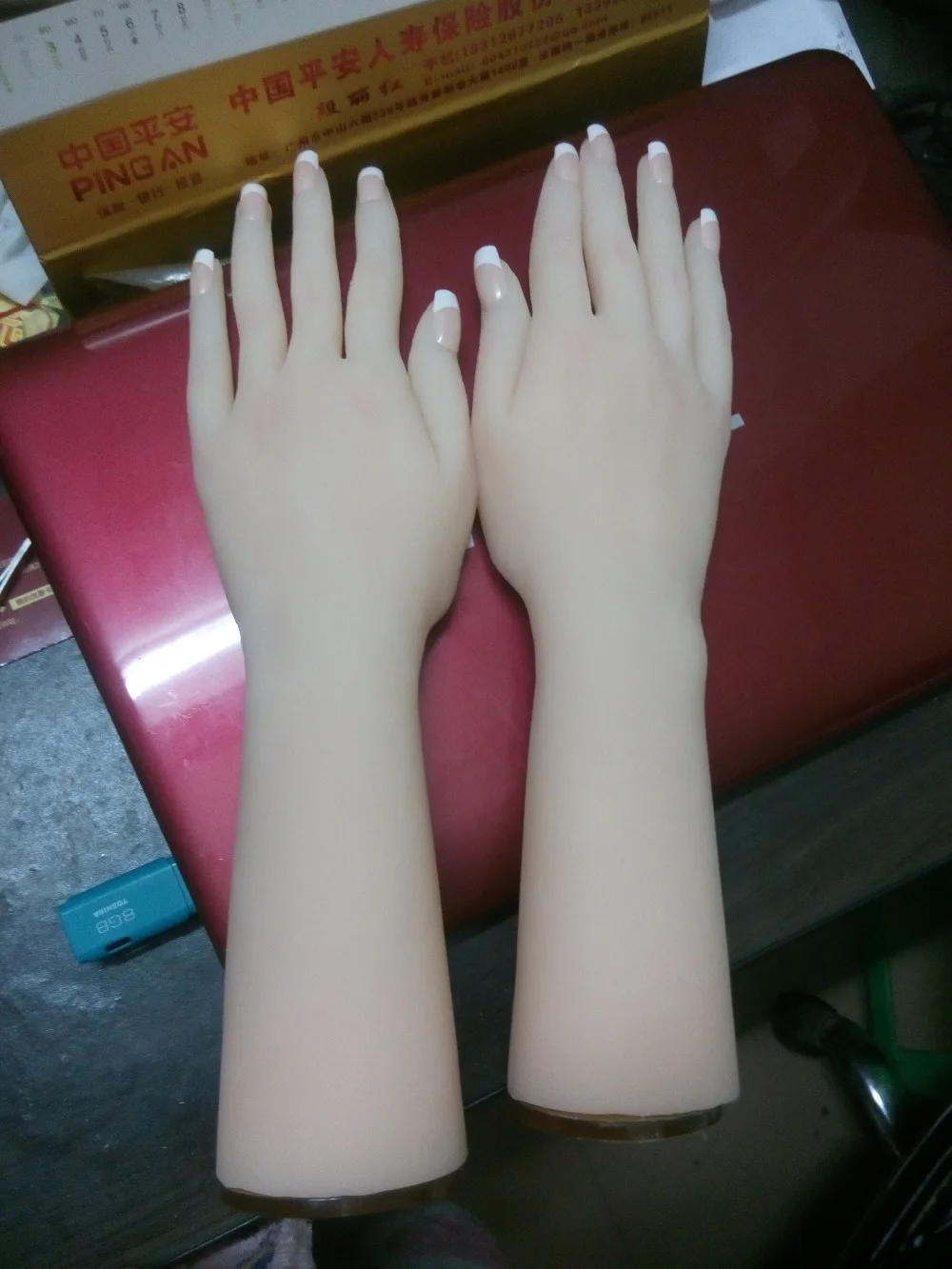 beautiful young girls hands to display solid silicone hot woman woman hands with model of the