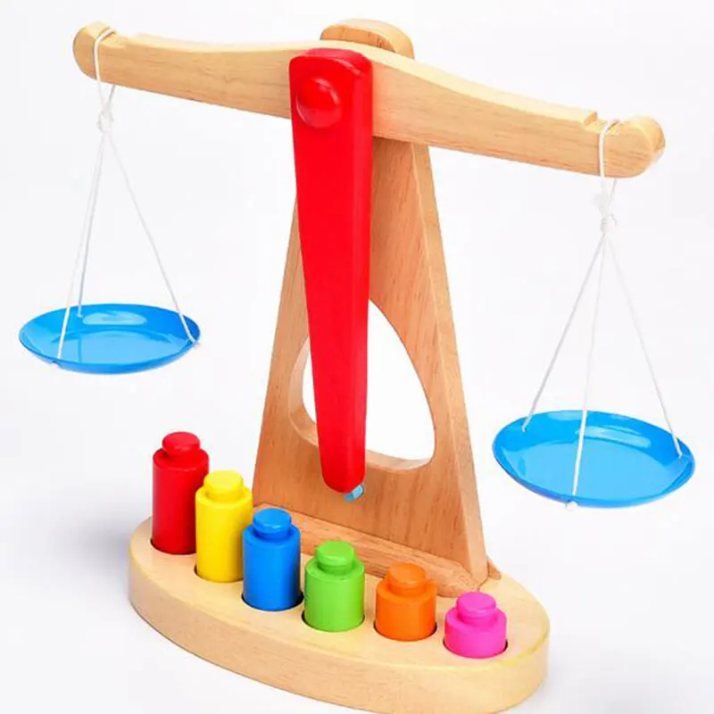 Цена Маленькие деревянные весы с 6 весами для детей, математика Монтессори, обучающая игрушка для балансировки