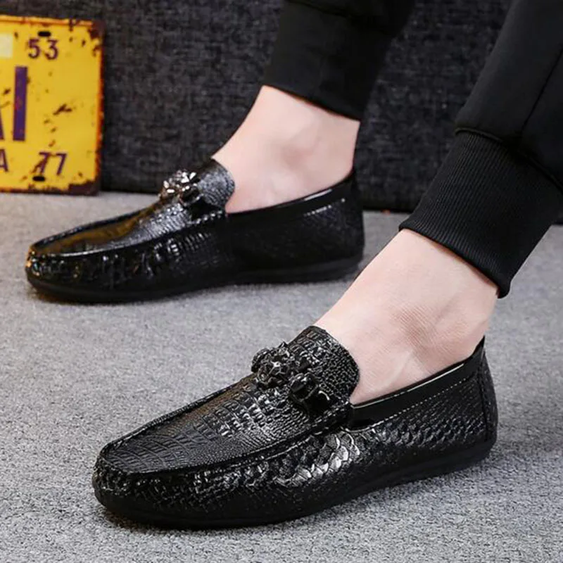 

England Style Men Fashion Doug Shoes Patent Leather Round Toe Crocodile Grain Printed Casual Breathable Light Lazy Shoes Loafers