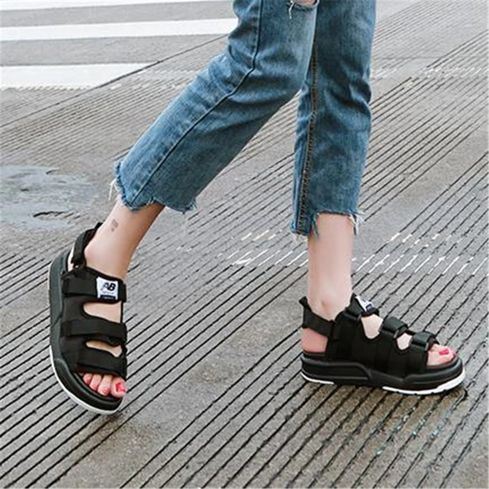 

18 summer new sandals, women's shoes, Korean version, flat bottomed shoes, fashion magic stickers, toes, beach shoes.