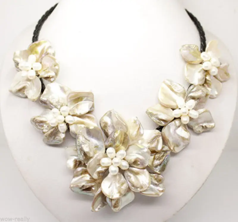 

Free shipping hot sale Women Bridal Wedding Jewelry >>Beautiful Cream Color mother of pearl shell flower pendant necklace 18