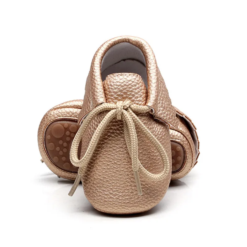 Весна новые розовые конфеты цвета жесткая подошва Новорожденные туфли на шнуровке брендовые из искусственной кожи детские туфли для девочек детские туфли-мокасины с бахромой обувь