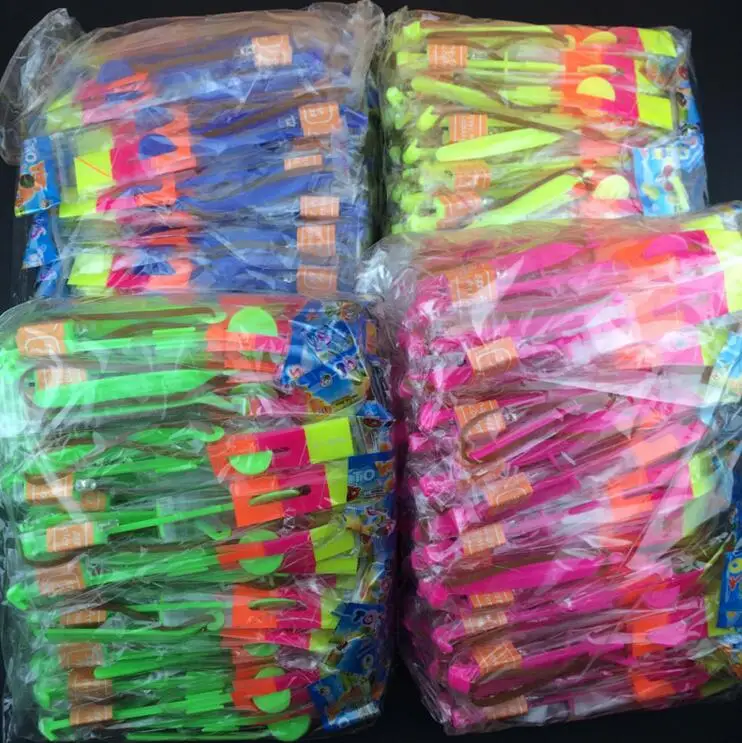 Billige 50 teile los Große LED Licht Pfeil Fliegende Spielzeug Party Spaß Kinder Outdoor Blinkende Spielzeug Fliegen Pfeil Farbe Party Spaß Geschenk  Random