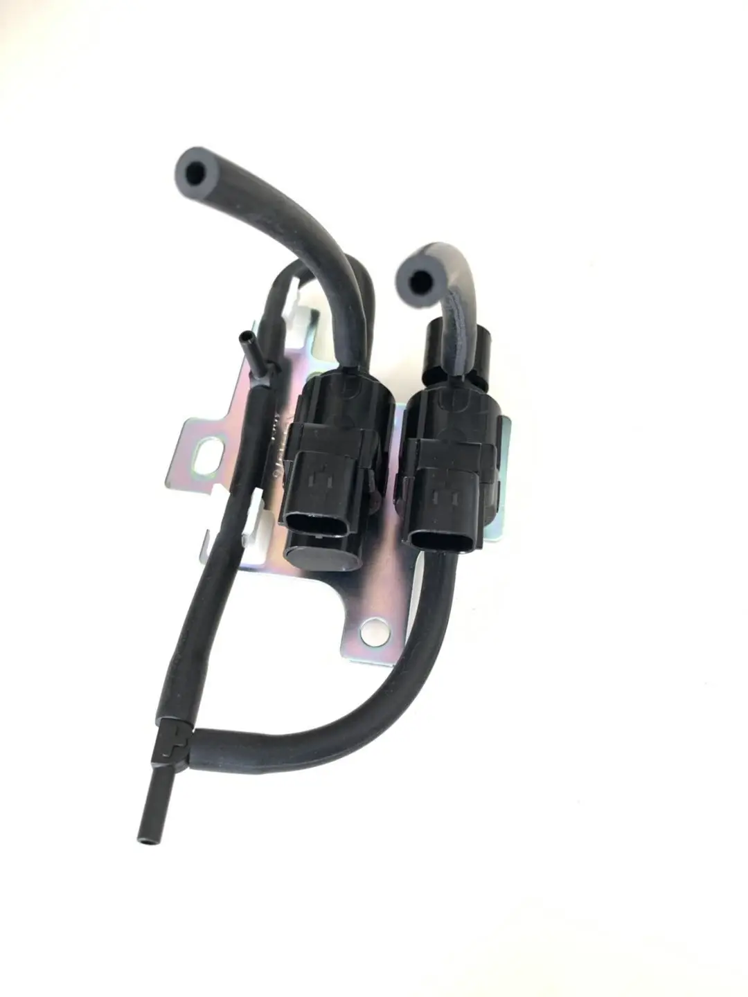

freeship Freewheel Clutch Control Solenoid Valve 8657A065 K5T81973 for Mitsubishi Triton L200 Pajero Montero Sport
