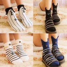 Новинка года; зимние хлопковые носки с вертикальными полосками и пуговицами с фальшивым воротником; женские носки