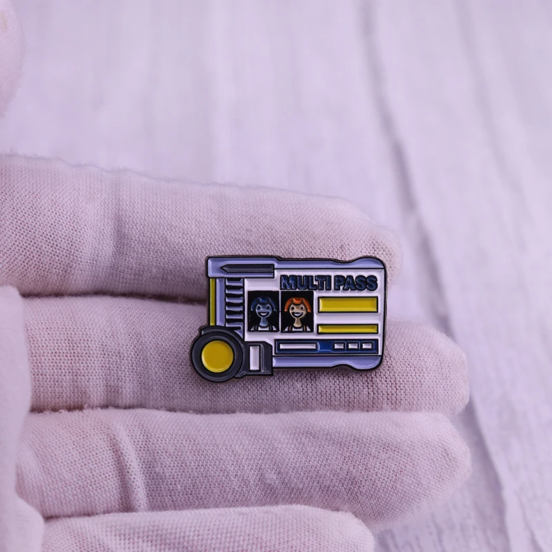 

Multipass Fifth Element enamel pin