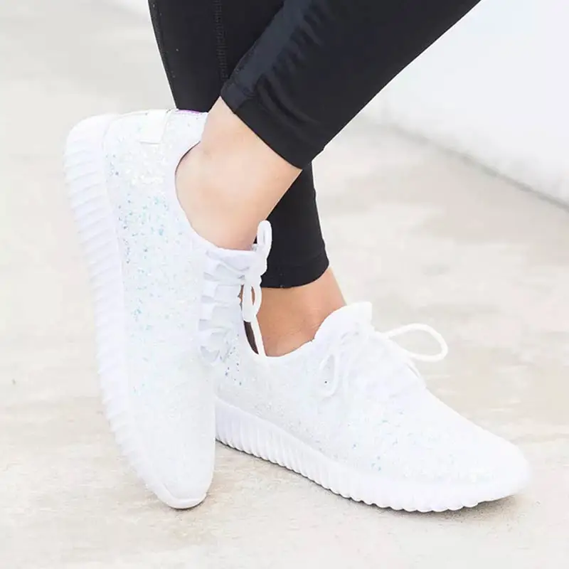 Модные кроссовки; женская повседневная обувь с пайетками; кроссовки на шнуровке; женская обувь с закрытым носком; блестящие белые кроссовки; Chaussure Femme - Цвет: Белый
