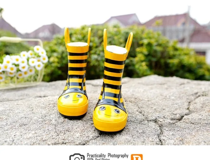 New 2015 Children Rain Boots Cartoon Kids Rubber Boots Bee  Frog  Beatles Girls Shoes Flat Rainboots Bota Baby Kids Shoes free shipping (3)