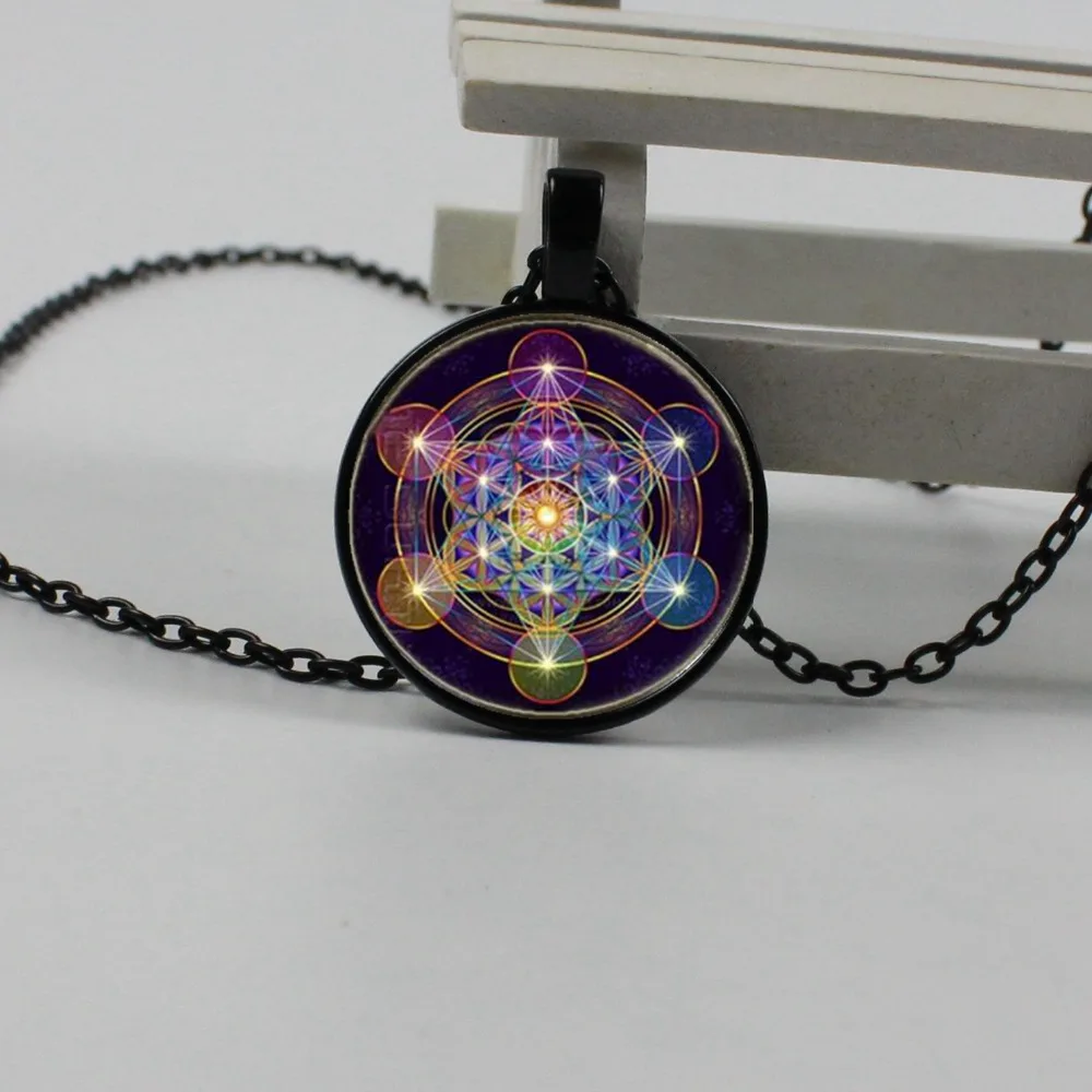 

2018 New 3 color Psychedelic Divine Geometric Crystal Necklace Convex Pendant Silver Chain Necklace Woman Dark Jewelry