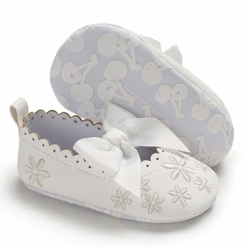 Повседневная обувь для маленьких девочек, модная обувь с бантом, вышитый ажурный цветок, милые однотонные детские туфли для новорожденных девочек