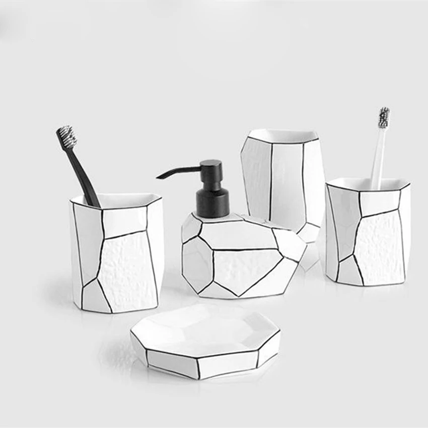 Nordic Luxurious Golden and White Bathroom Accessories Set Sketch Decorated Geometrics Bone China Bathroom Supply Kits Gift Set - Цвет: Black 5pcs Set