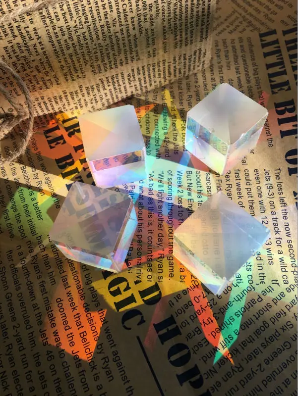 

4PCS 1.9x1.9x1.8cm Defective Optical Glass Prism Cross Dichroic X-Cube Prisms RGB Combiner or Splitter Prism