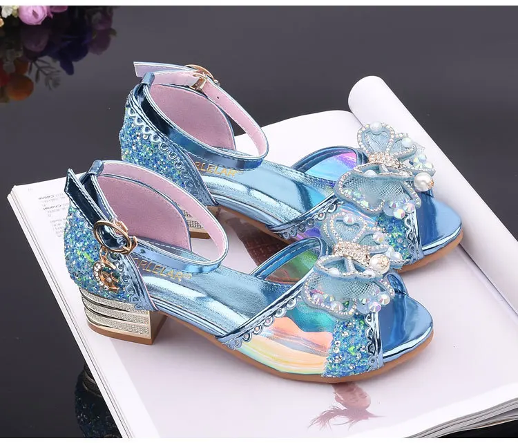 Обувь принцессы для девочек; Летние вечерние босоножки на высоком каблуке; детская блестящая кожаная обувь с цветочным узором; Свадебная обувь с бантом-бабочкой
