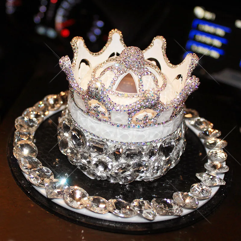 Luxus Kristall Crown Strass Mädchen Auto Ornamente Mit Anti Slip Matte Sets  Innen Zubehör Auto Parfüm Dekorationen Geschenke - AliExpress