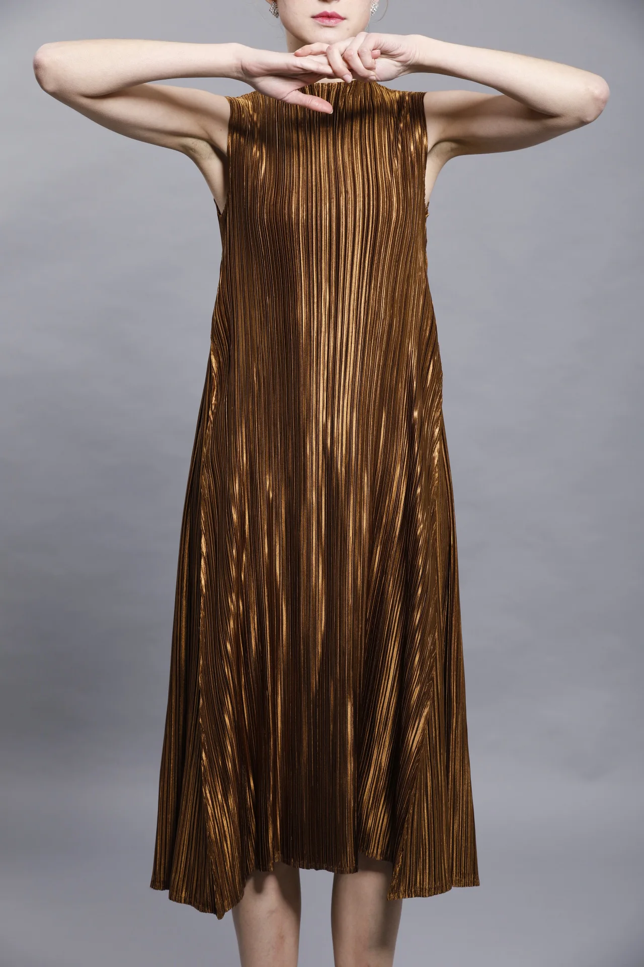 Changpleat, летняя коллекция платьев металлического блеска дизайн Miyake плиссированные стоячий воротник без рукавов платья для женщин черное платье с широкой юбкой