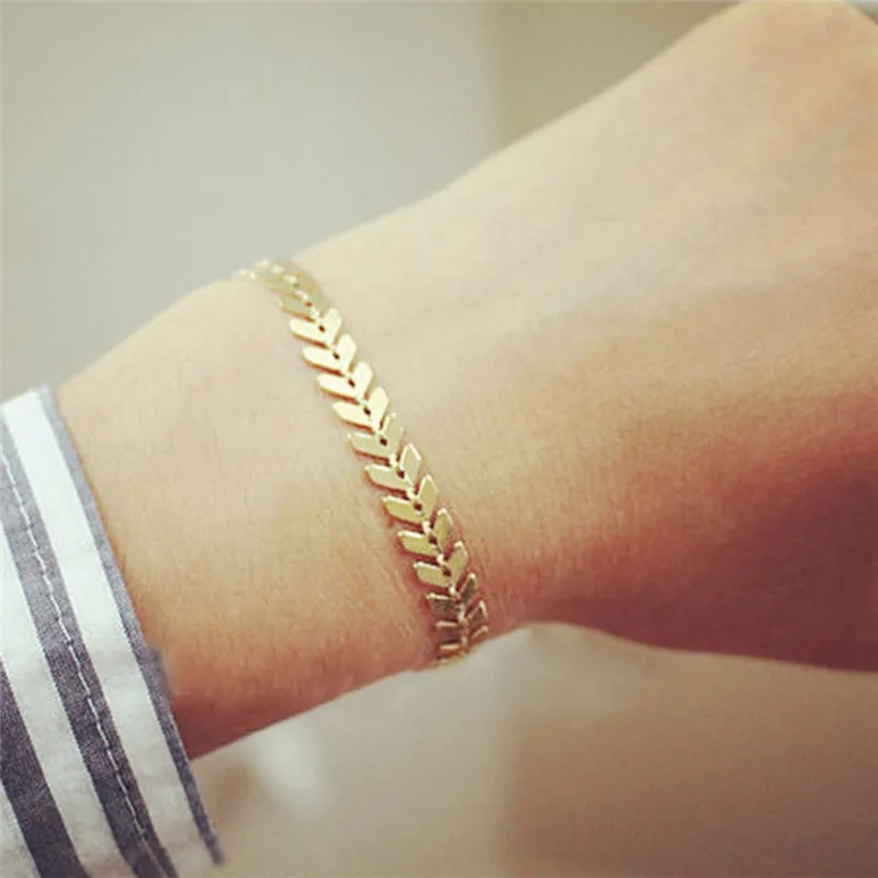

Europe and the United States Gothic punk simple fine arrow sequins snake bone Aircraft chain bracelet jewelry