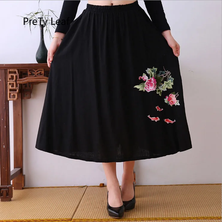 Осеннее новое платье с вышивкой в национальном стиле